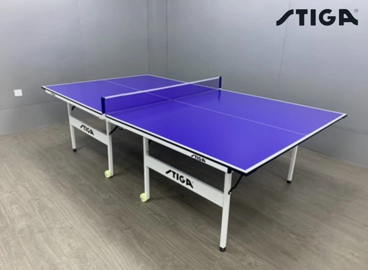 طاولة تنس صغيرة